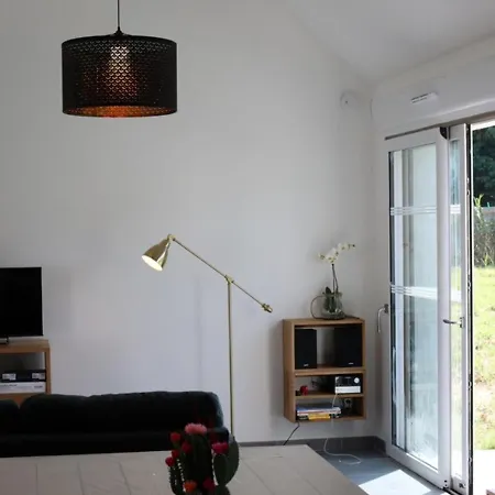 شقة Appartement Marchiennes, 1 Piece, 2 Personnes - Fr-1-510-20 *